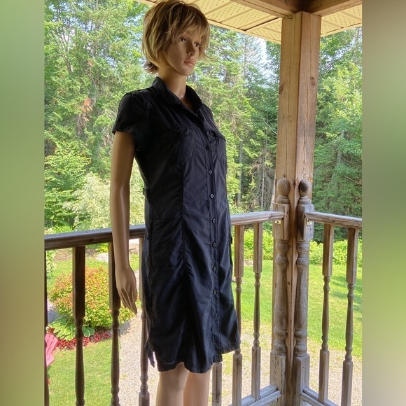 COLUMBIA Titanium Navy Blue Button Down
Activewear Sports Dress Size Medium - Picture 4 of 15